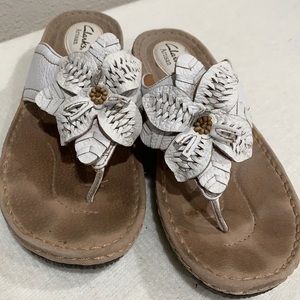 Clarks Women Sandals size 8M Artisan Leather Upper